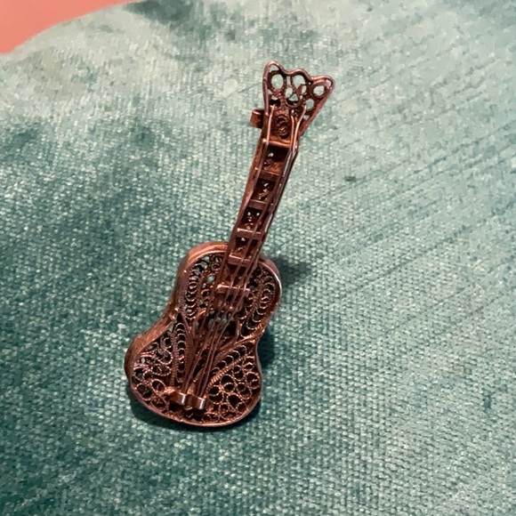 Jewelry - Intricate silver guitar broach pin - vintage
